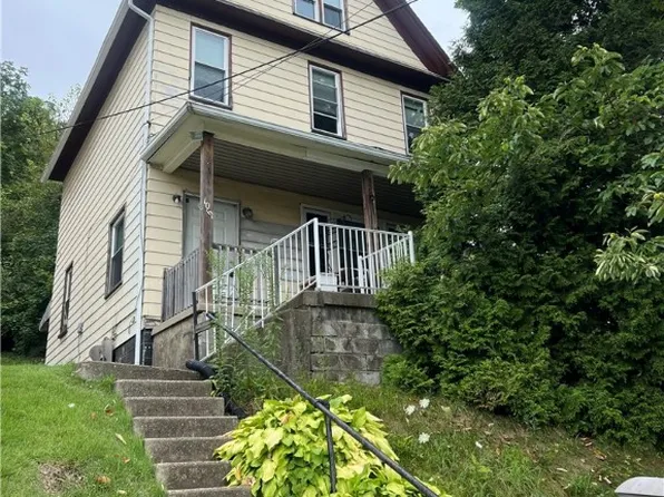 1061 8th Ave, Freedom, PA 15042