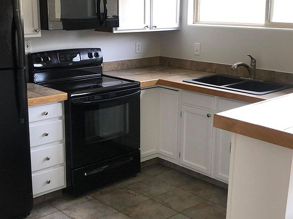 3rd image of 750 Powderhorn Ln APT L-4