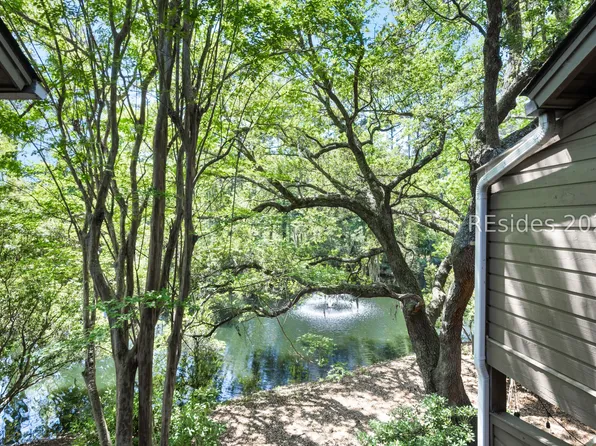50 Yacht Cove Dr APT 327, Hilton Head Island, SC 29928