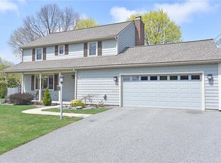 91 Hollyhock Dr, Cranston, RI 02920