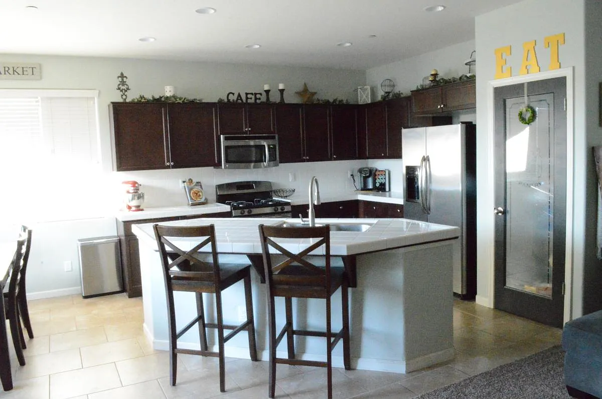4 bed, 2.5 bath, 1575 sqft, $2,400 — Photo 2