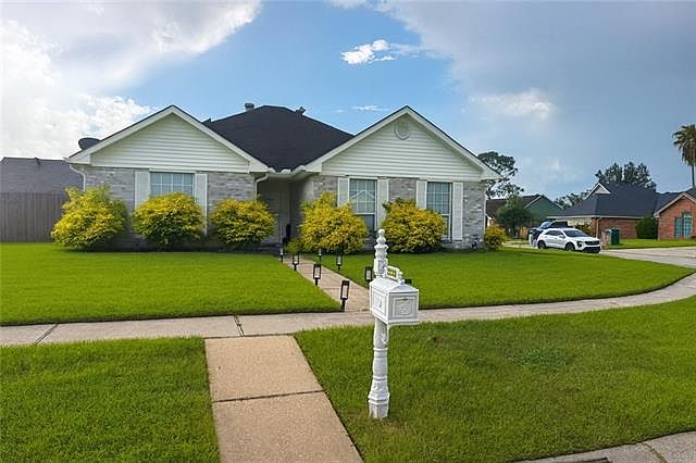 1st image of 2233 Greenwood Dr