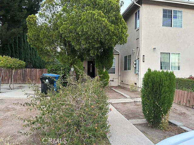 2 bed, 1100 sqft, $2,690 — Photo 2