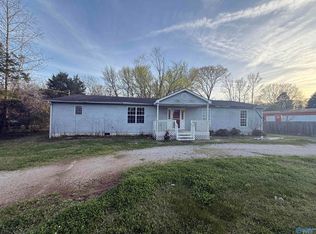 886 Plummer Rd NW, Huntsville, AL 35806