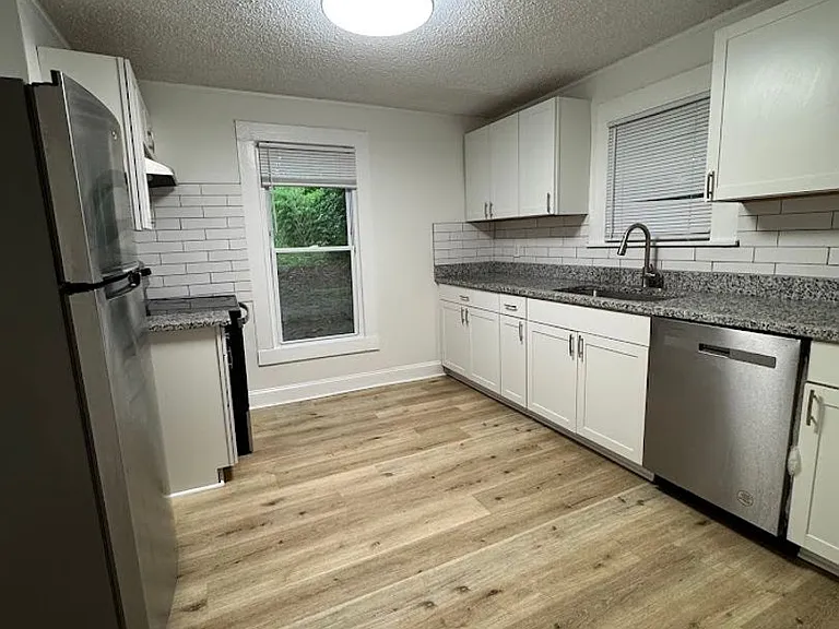 917 E Dayton Ave — Photo 13