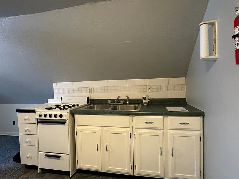 418 Greenwood St #7 — Photo 3