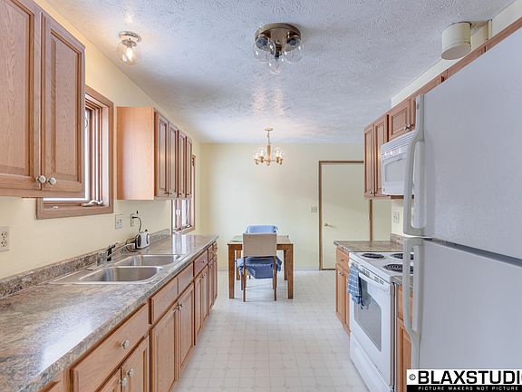 4th image of 3171 Storey Dr