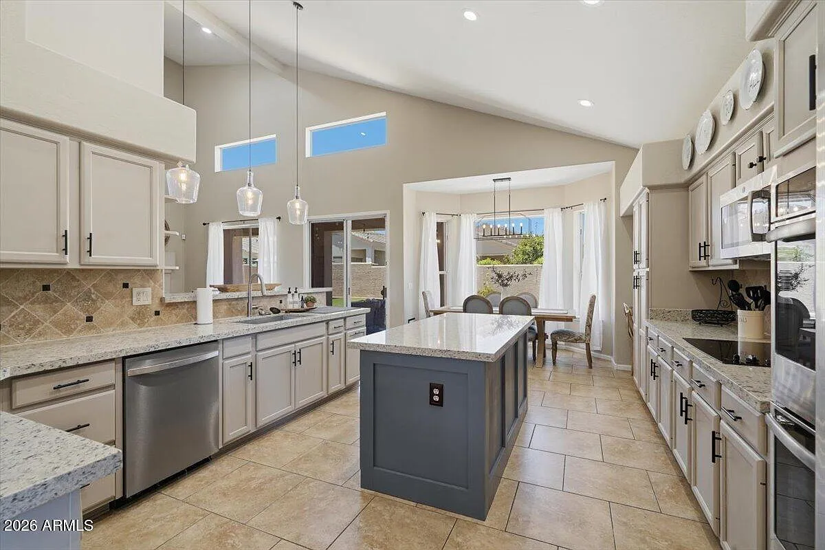 4 bed, 2.5 bath, 3182 sqft, $5,500 — Photo 3