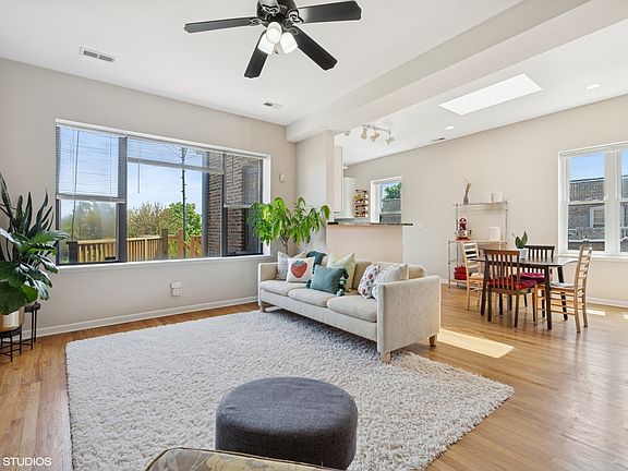 4th image of 4817 N Fairfield Ave APT 3