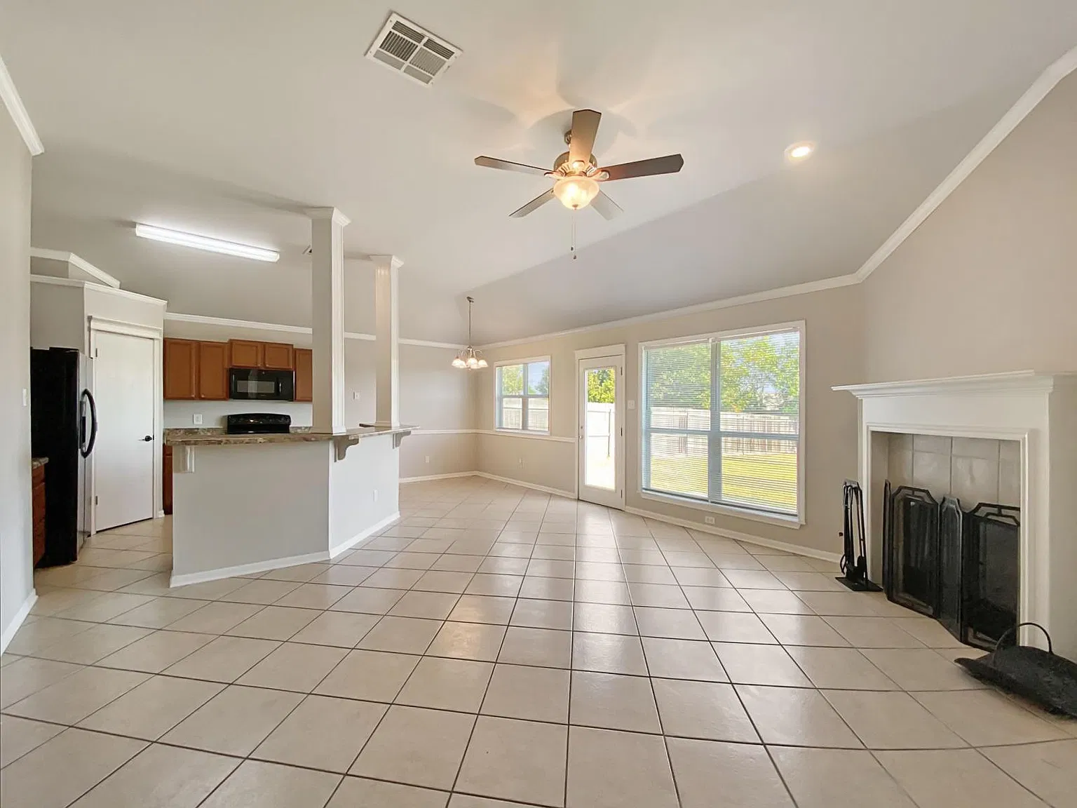 3 bed, 1309 sqft, $1,575 — Photo 3