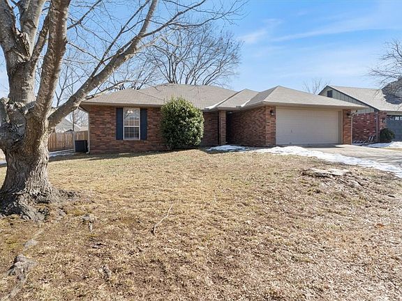 3rd image of 1303 N Flamingo Rd