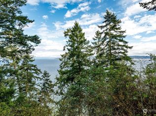 220 Rhodena Dr, Coupeville, WA 98239