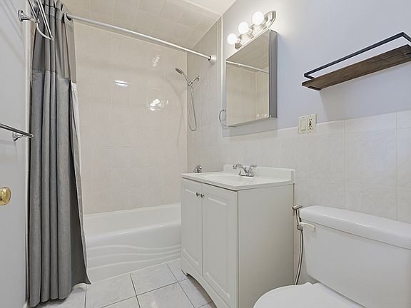 3rd image of 191 Lexington St Floor 1