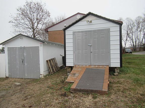 5th image of 105 Dunbar Ave