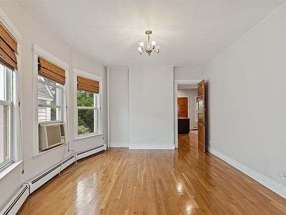 4th image of 240 Harrison Ave #2