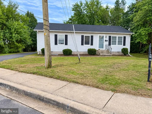 530 W 7th St, Laurel, DE 19956