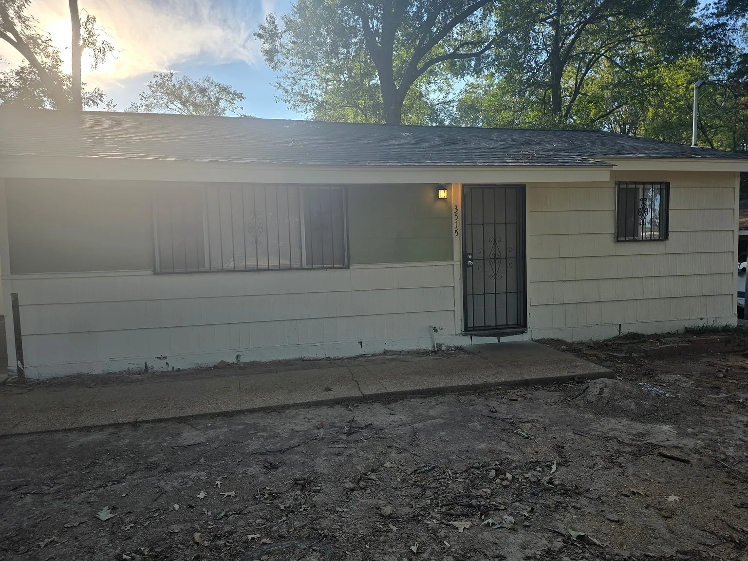 3 bed, 1000 sqft, $1,000 — Photo 1