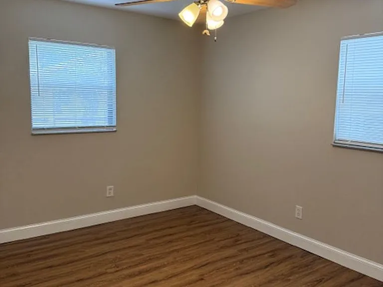 230 N Robbins Ave — Photo 11