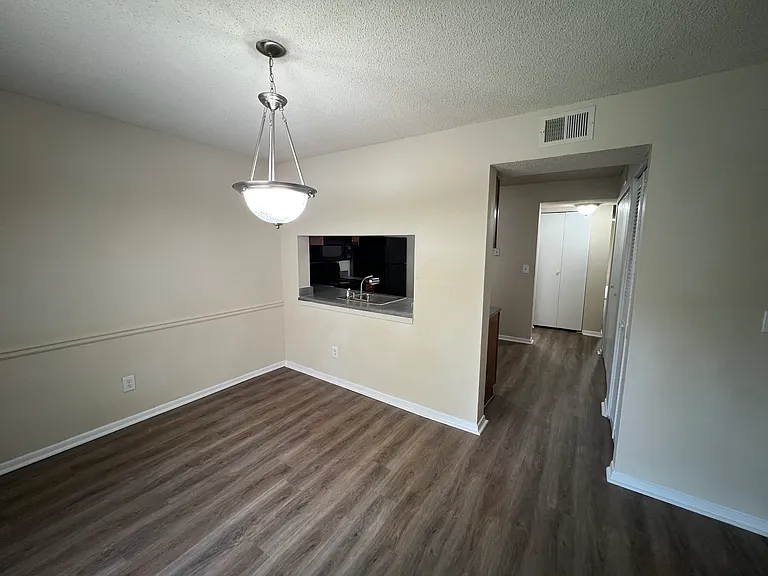 125 Seasons Pkwy — Photo 12