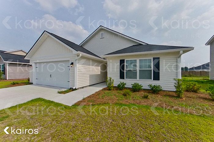 1st image of 16 Red Oak Dr