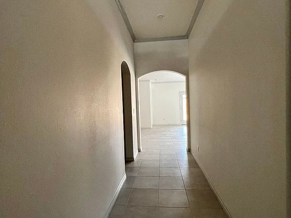 2nd image of 5204 Lamont Ave