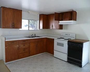 2nd image of 441 Dixon St