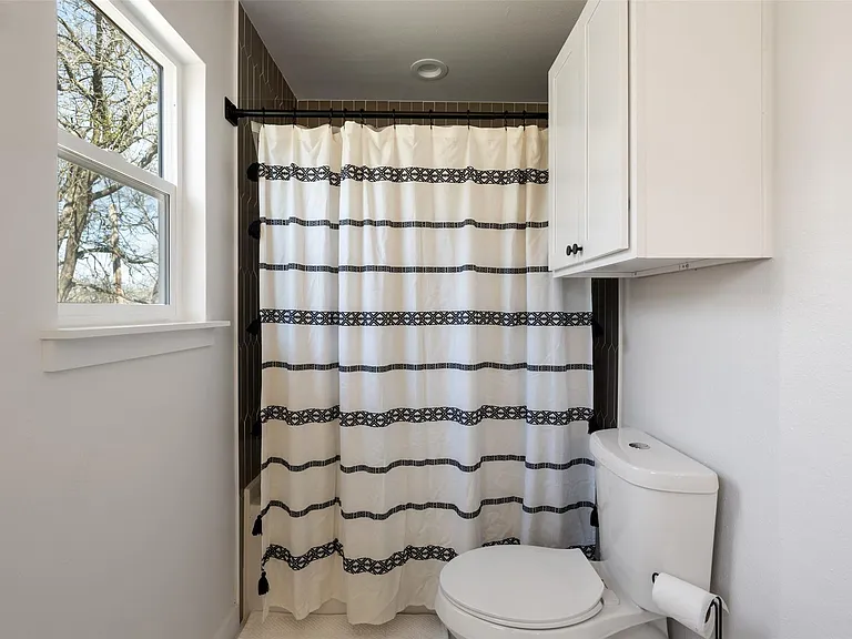 6104 Reicher Dr — Photo 26