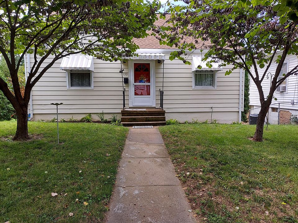 1st image of 1133 15th St SE #A