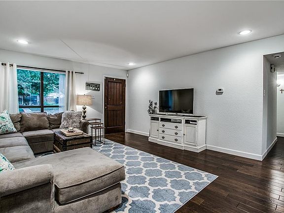 3rd image of 10818 Hayfield Dr