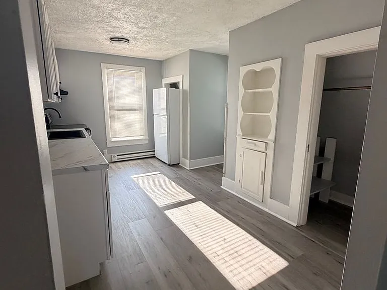 1135 Summit St — Photo 11