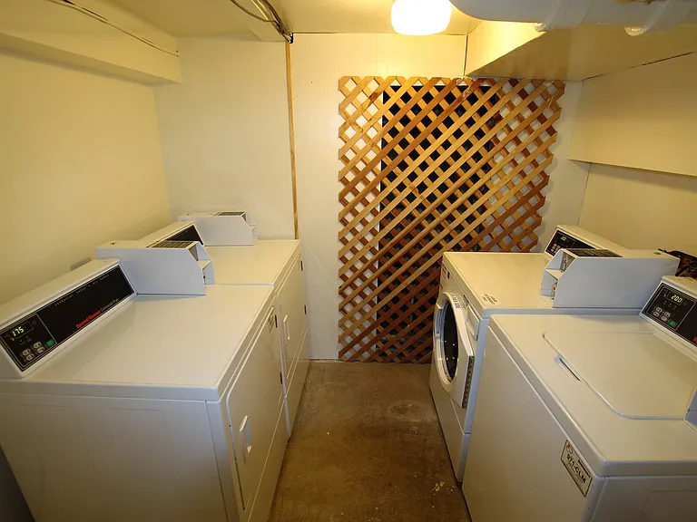 Bellevue Apartments — Photo 34