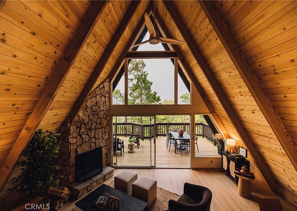 1st image of 842 Nadelhorn Dr