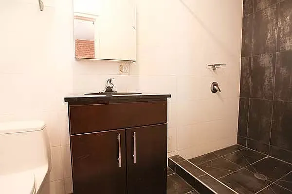 Rented by Metropolitan Property Group | media 17