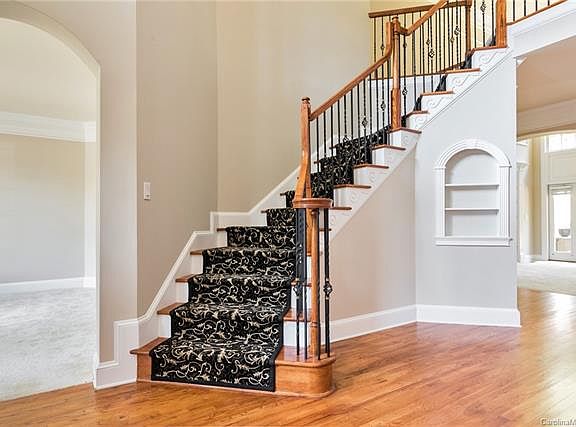 3rd image of 8522 Broxburn Ln