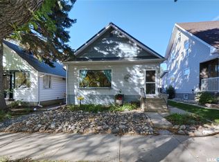 1042 Algoma Avenue, Moose Jaw, SK S6H 3Z5