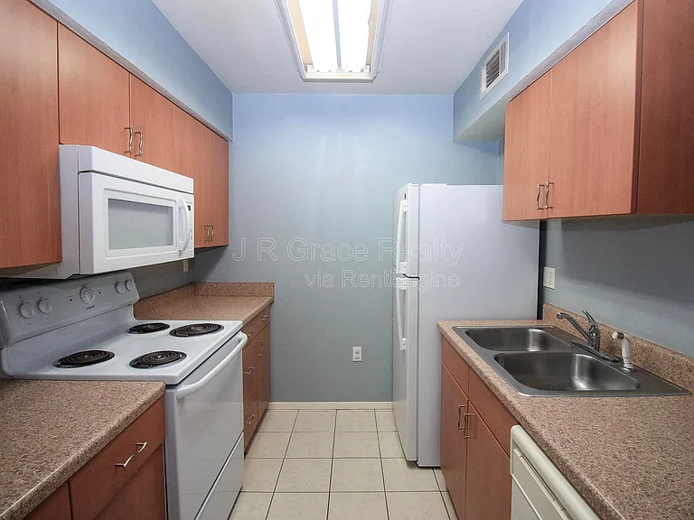 1500 Lake Shore Dr #201 — Photo 7