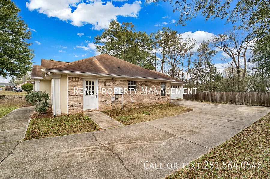 3 Bedroom 2 Bath Home in West Mobile, Close to Coast Guard Base — Photo 3