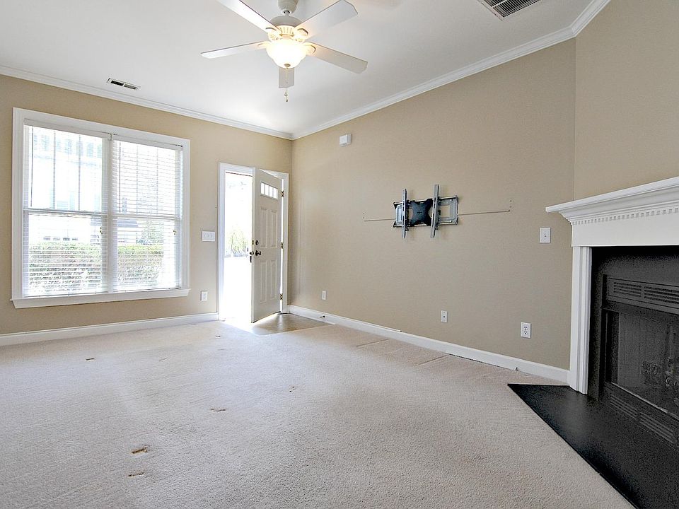 2nd image of 1827 Barngate Way