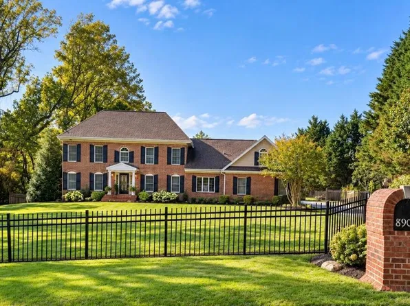 8904 Stratford Ct, Owings, MD 20736