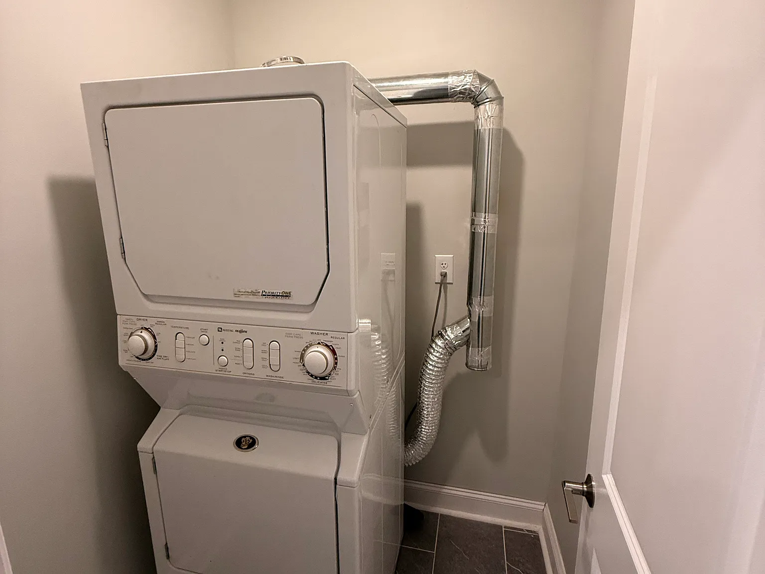 1 bed, 900 sqft, $1,350 — Photo 3