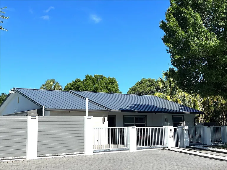 15276 Harrison Rd — Photo 1