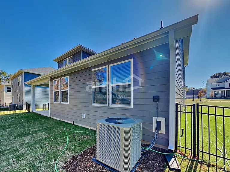 561 Rivermist Dr — Photo 25