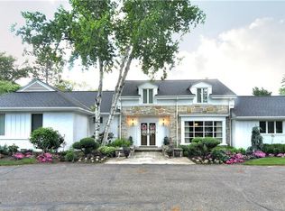 2261 Ridgewood Rd, Akron, OH 44313