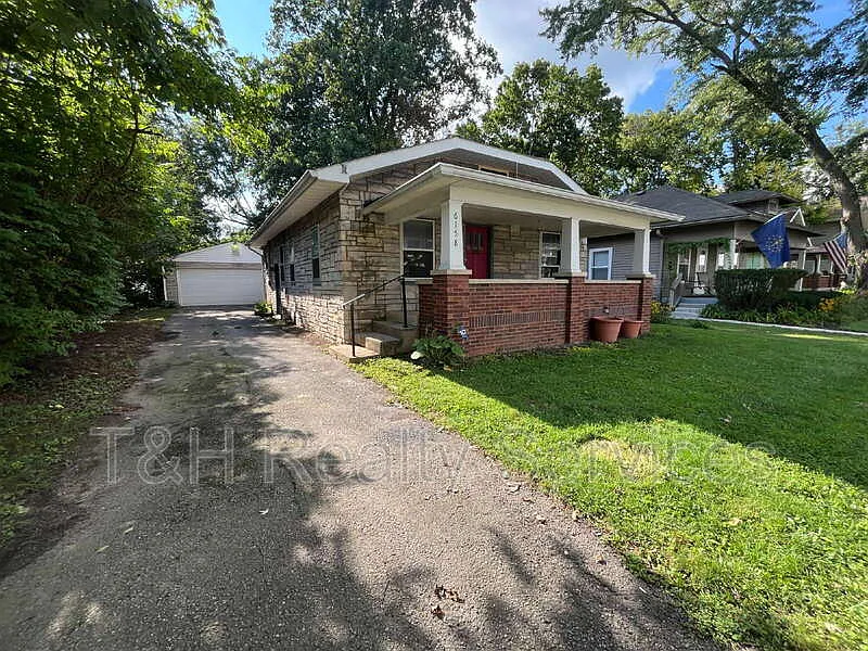 2 bed, 1.0 bath, 1040 sqft, $1,550 — Photo 1