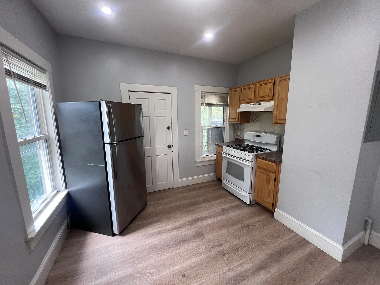 3 bed, 1200 sqft, $3,500 — Photo 1