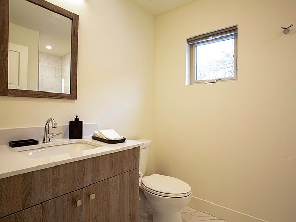 4th image of 405 Laurel St #8
