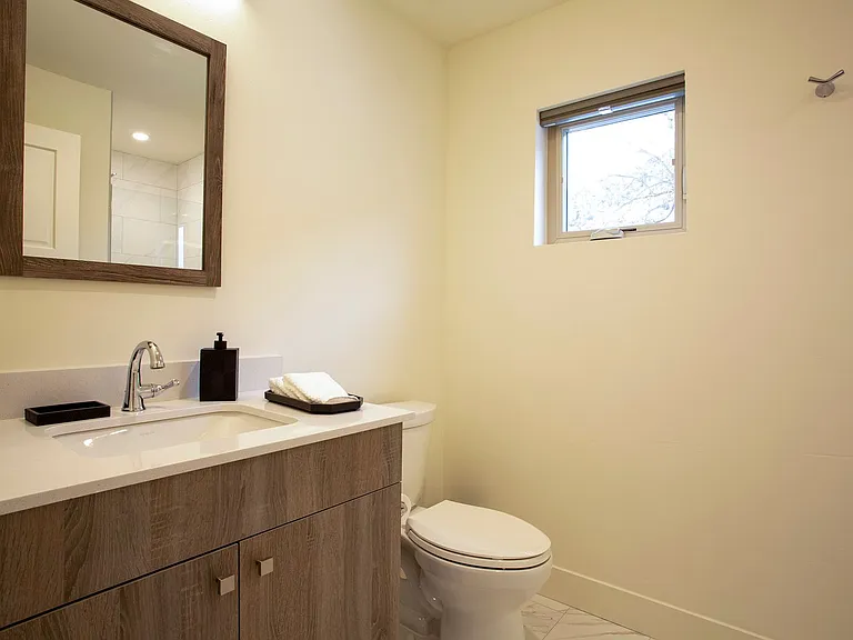 405 Laurel St — Photo 11