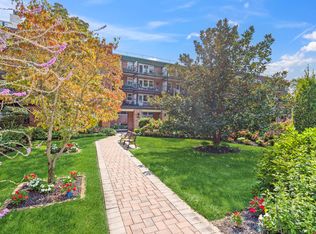 32 Pearsall Ave APT 4D, Glen Cove, NY 11542