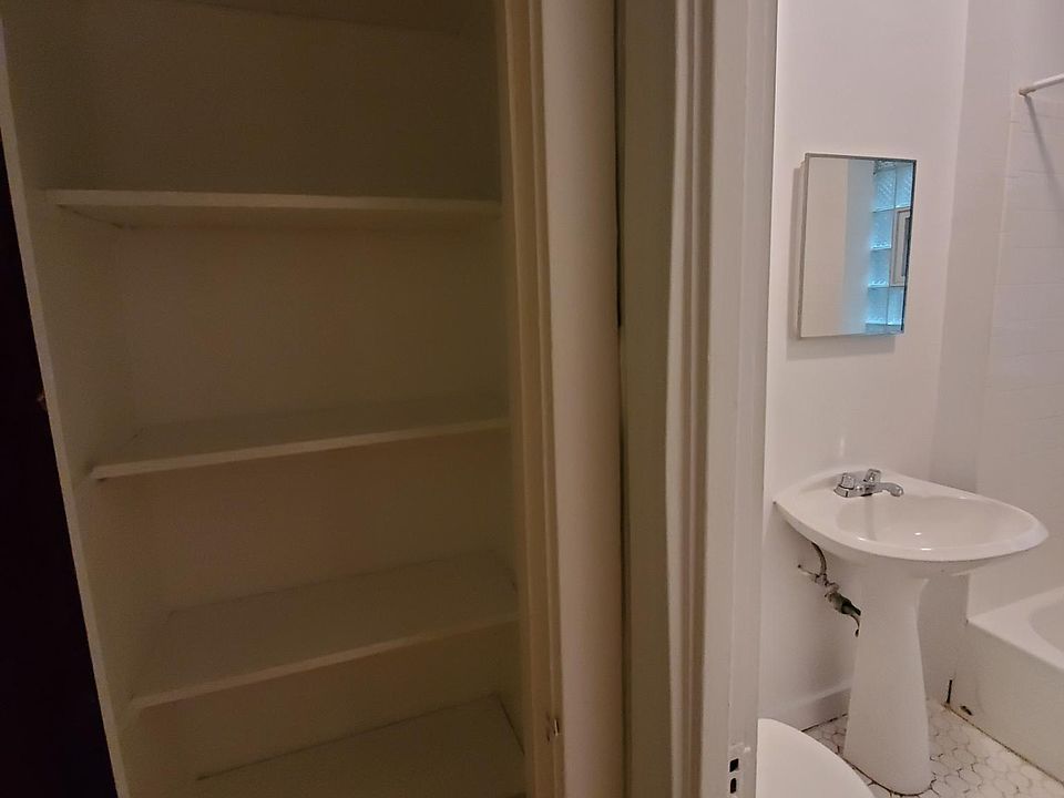 1st image of 6826 N Wayne Ave APT 2B