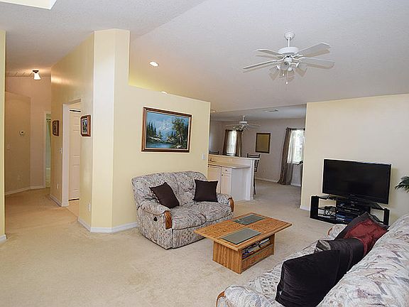 4th image of 521 SE Fallon Dr